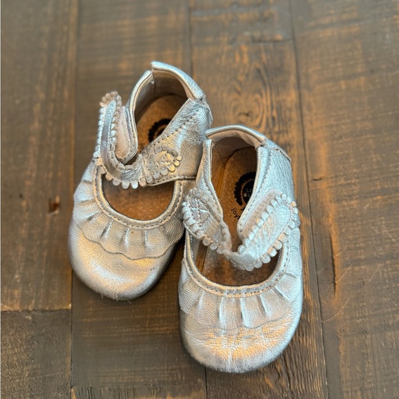 Livie & Luca Shimmering Silver Baby Mary Janes size 12-18 months - Picture 1 of 6